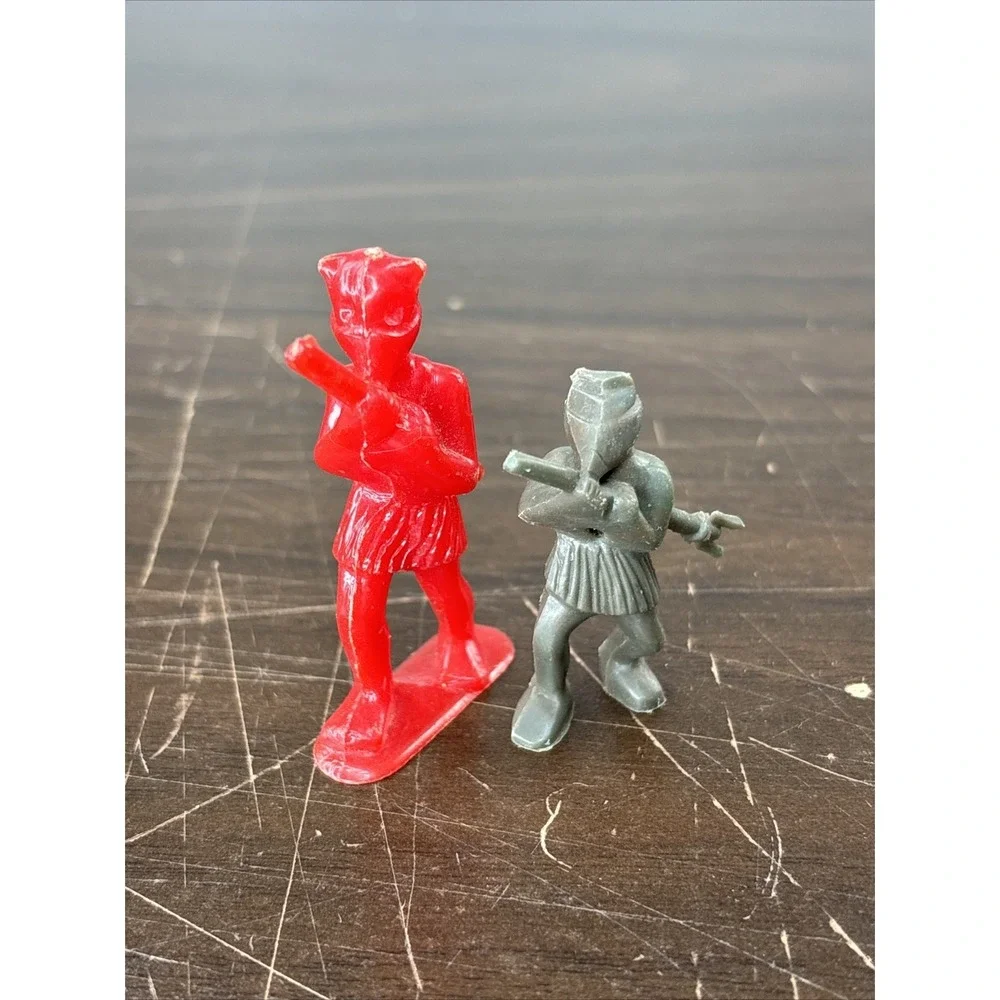 LOT OF 2 ORIGINAL 1950s LIDO POST CEREAL - CAPTAIN VIDEO  SPACE FIGURES Red Gray